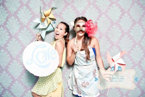 love{struck} | a photo lounge & Vintage Lawn Games