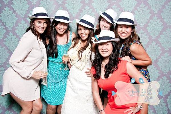 love{struck} | a photo lounge & Vintage Lawn Games