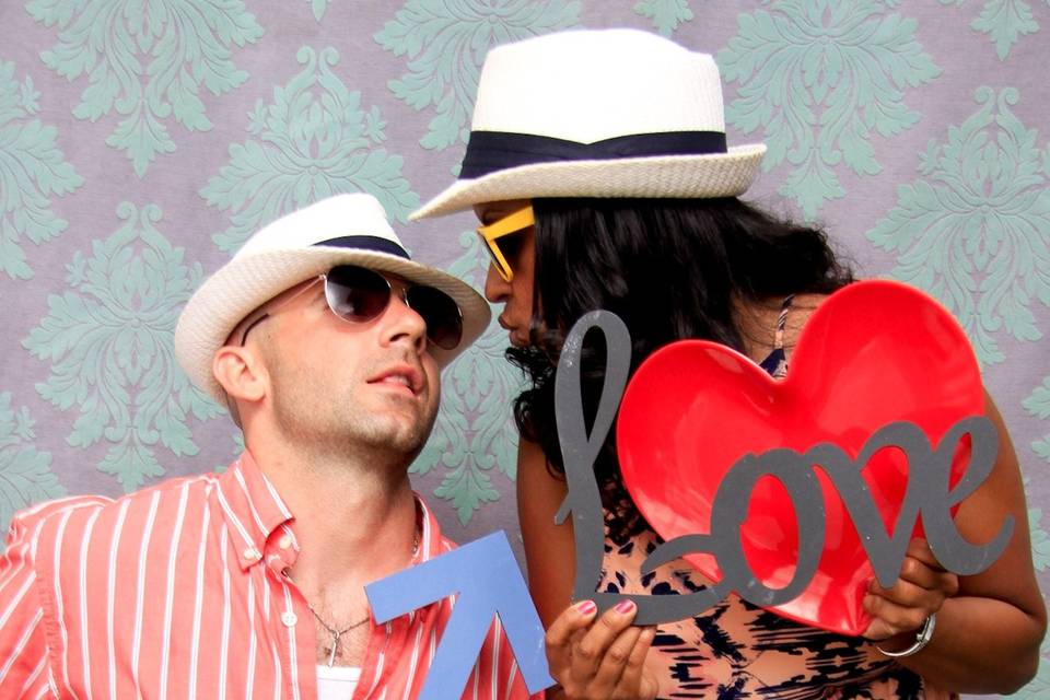 love{struck} | a photo lounge & Vintage Lawn Games