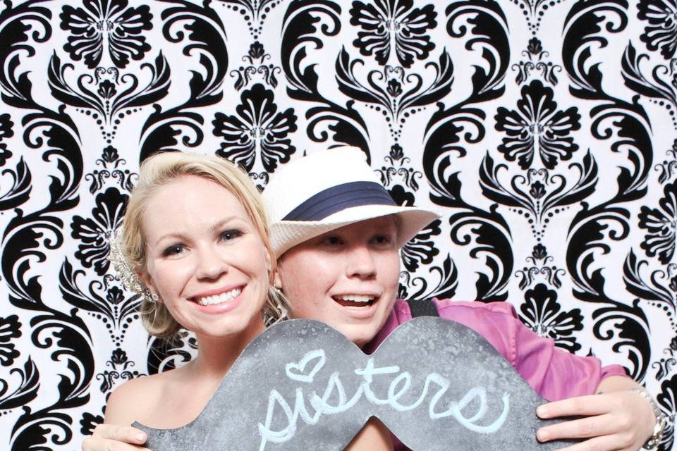 love{struck} | a photo lounge & Vintage Lawn Games