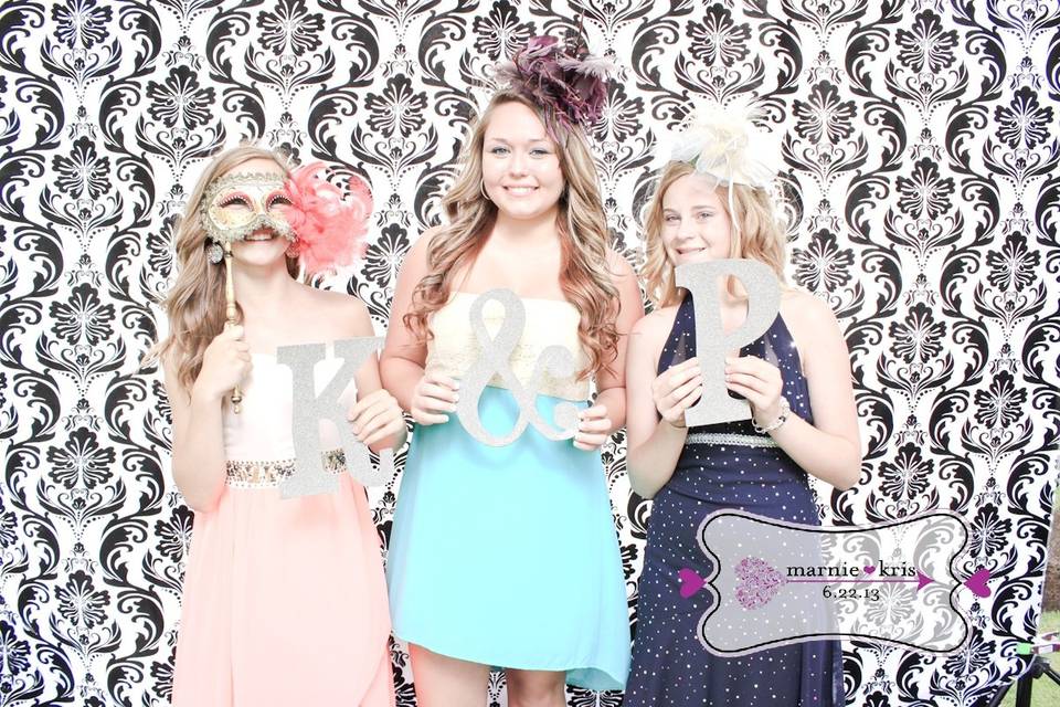 love{struck} | a photo lounge & Vintage Lawn Games
