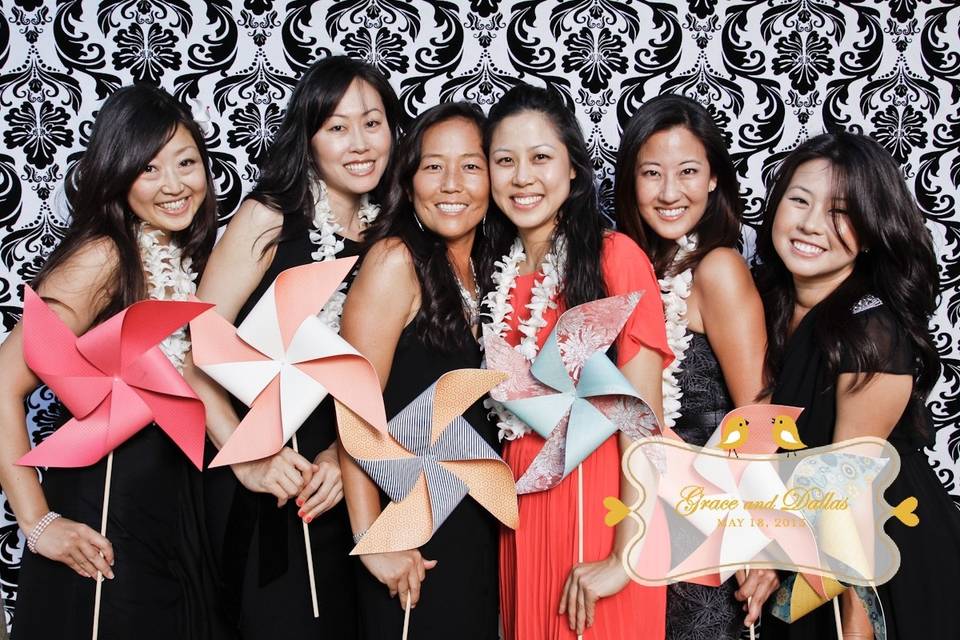 love{struck} | a photo lounge & Vintage Lawn Games