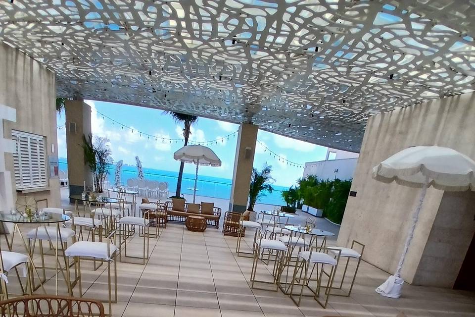 Newlyweds Table - Amare Roof T
