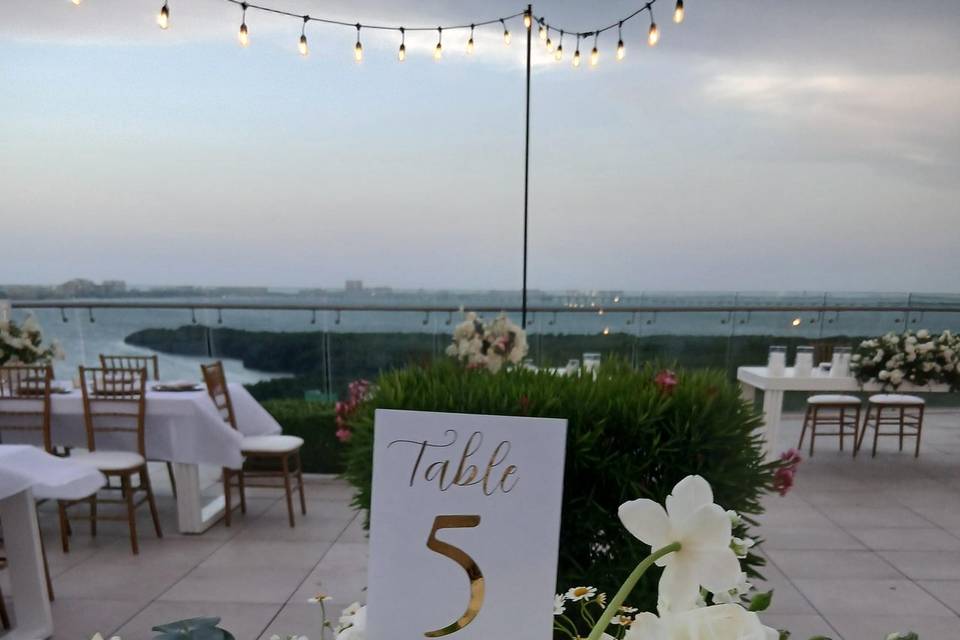 Cocktail - Amare Roof Top
