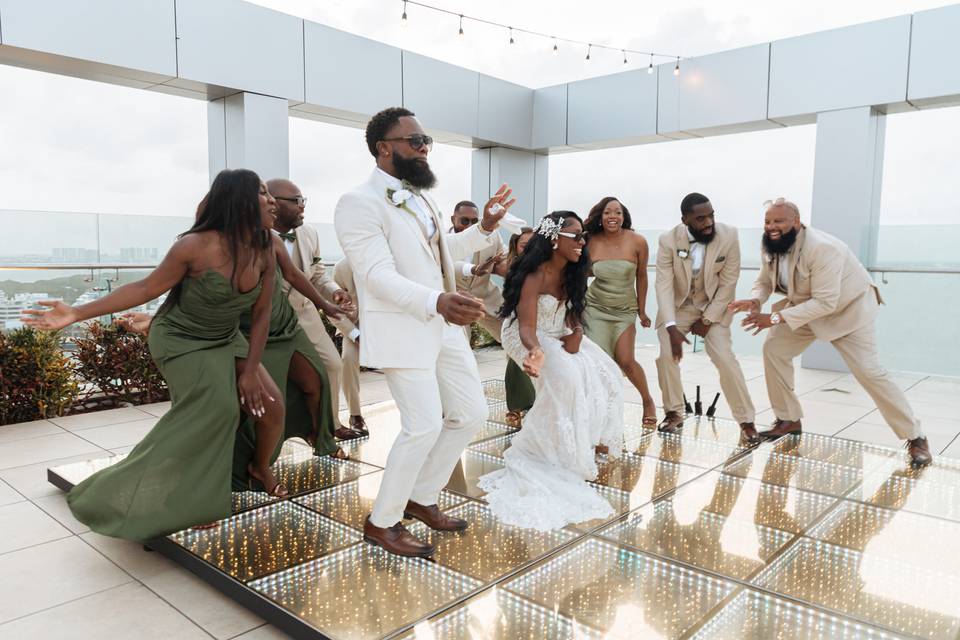 NewlyWeds First Dance