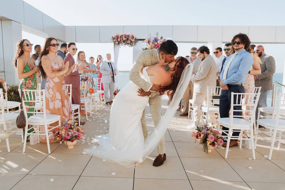 NewlyWeds- Elevator