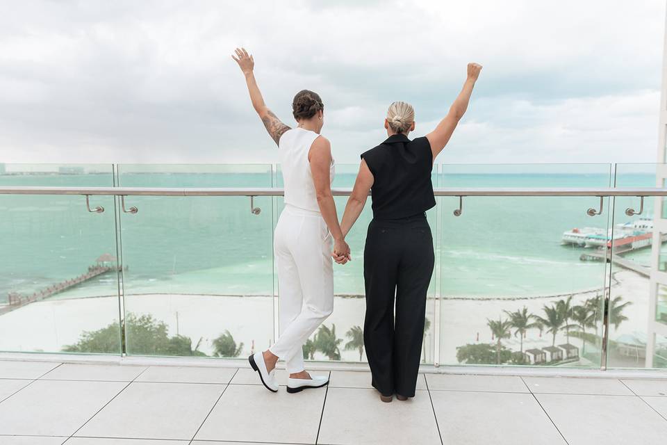 Violinist- Amare Roof Top