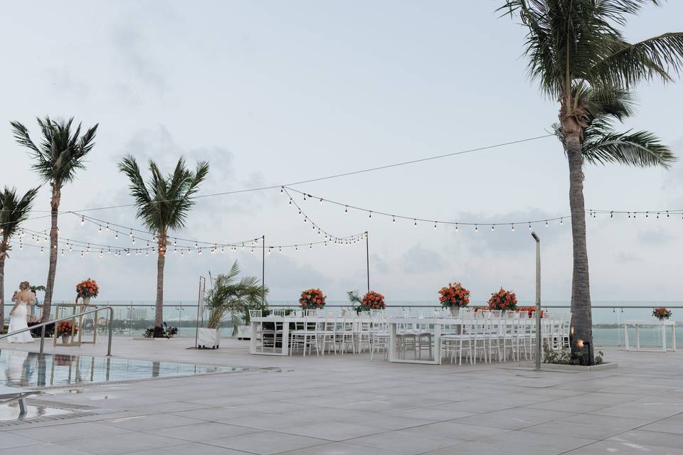 Newlyweds Entrance-Amare Roof