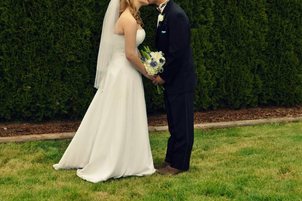 Sealed with a kiss! Kyle and Maria were Wed on April 20th, 2013 surrounded by almost all of their family and friends in Battle Ground, WA! Thank you Kyle and Maria for giving me the opportunity to help make your Wedding Day special!