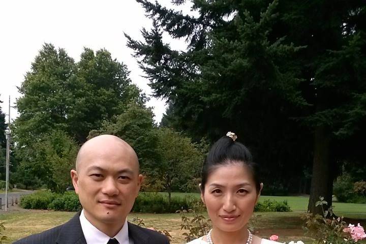 On July 19th, 2013, I was given the honor to officiate the Wedding-Elopement of a lovely couple, Charles and Masumi Liu of Vancouver, WA who were Wed in the rose garden at the lovely Orchards Park in Vancouver, WA!