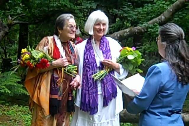 Sat, Aug 3rd, I was given the honor to officiate the Wedding-Elopement of two wonderful women, Tommee and Cat of Portland, OR, at the lovely Orchards Park in Vancouver, WA! Just before sharing their vows, Tommee and Cat sang 