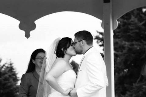 On Sept 15th, 2013 at 4pm, I was given the honor to officiate the lovely outdoor Wedding of Ashley Edwards and Tony Parker of Vancouver, WA, at the historic Fort Vancouver Gazebo!