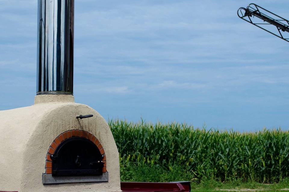 Our custom wood-fired oven creates amazing farm-to-table fresh pizzas right at your event!