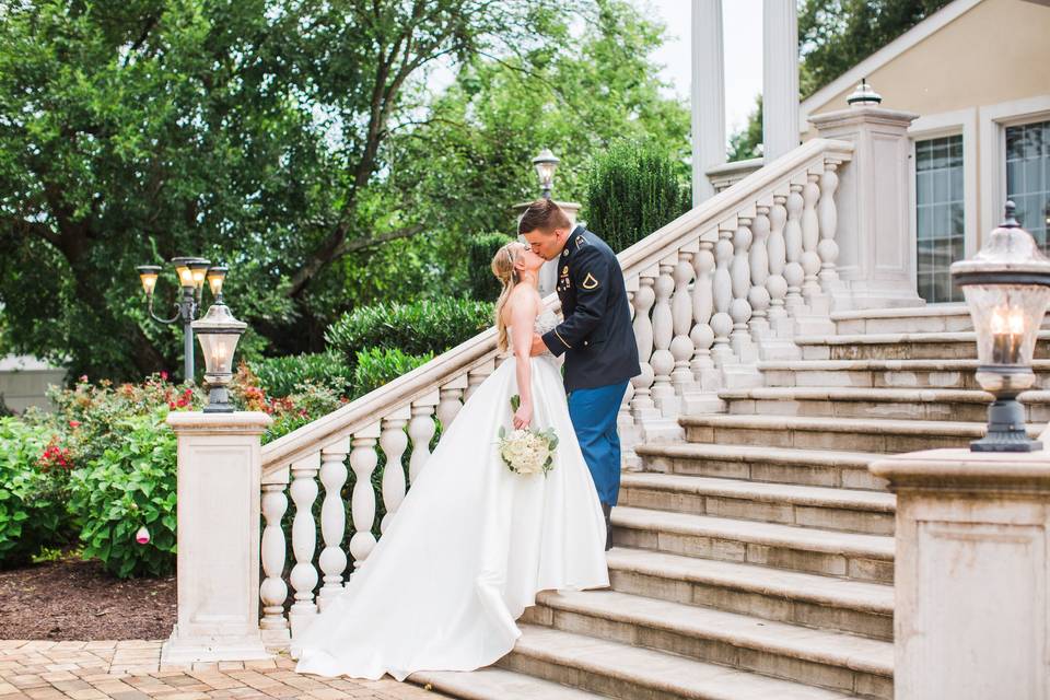 Kissing on the stairs