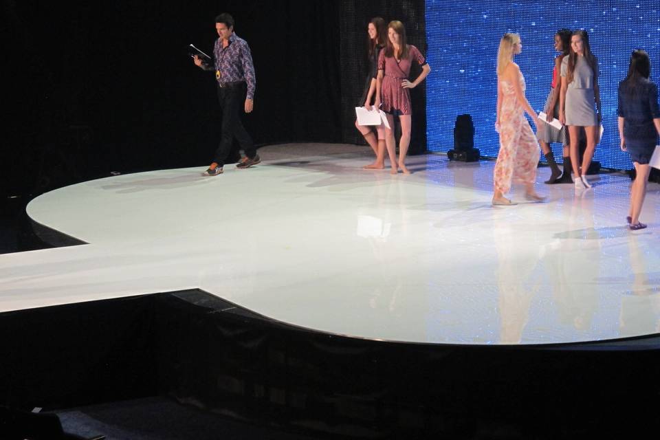 Half round with runway