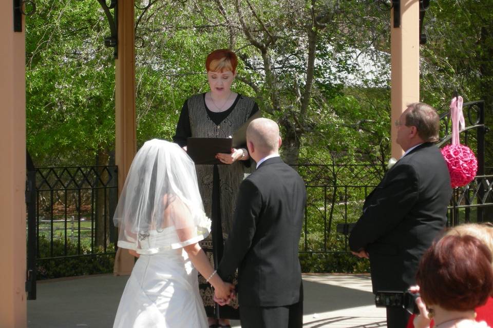 Jessica and Matt celebrated their marriage in a park in Smyrna.