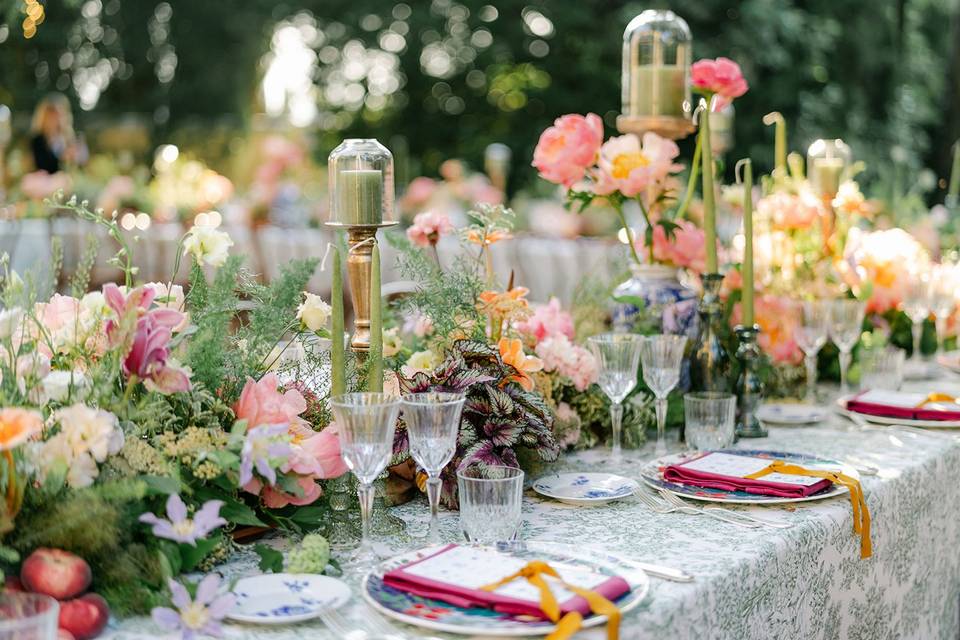 Tablescape floral decorations