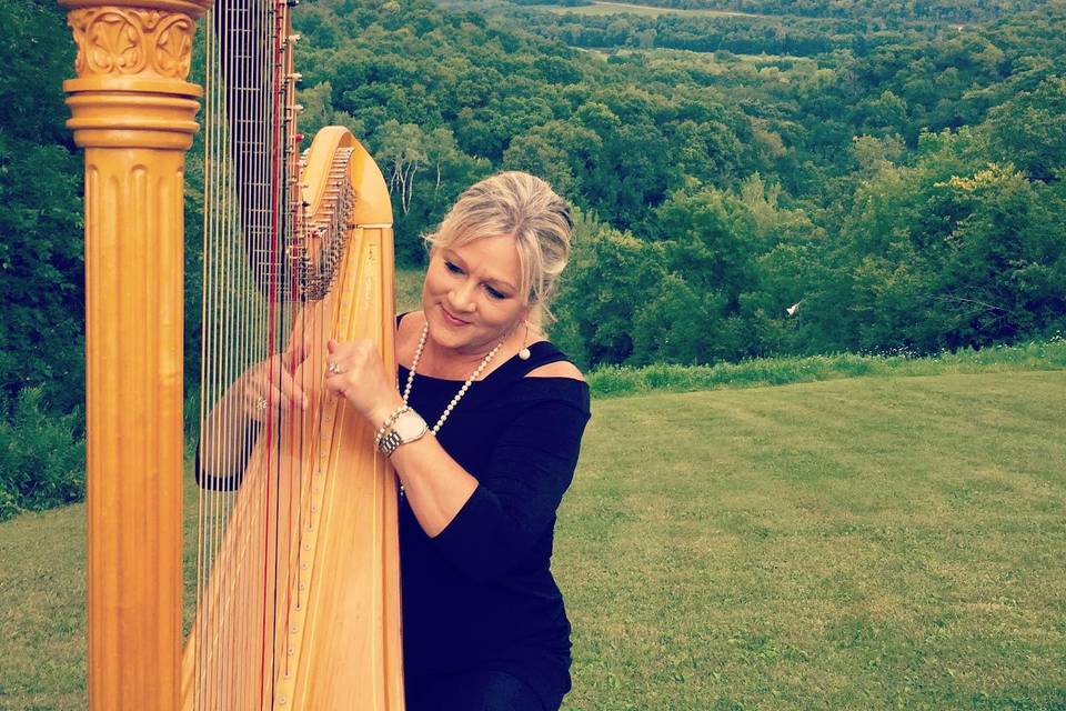 Harpist Laurie Leigh