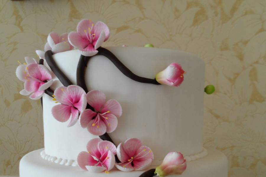 Fondant icing and vines