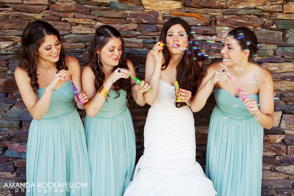 The bride with her bridesmaidds