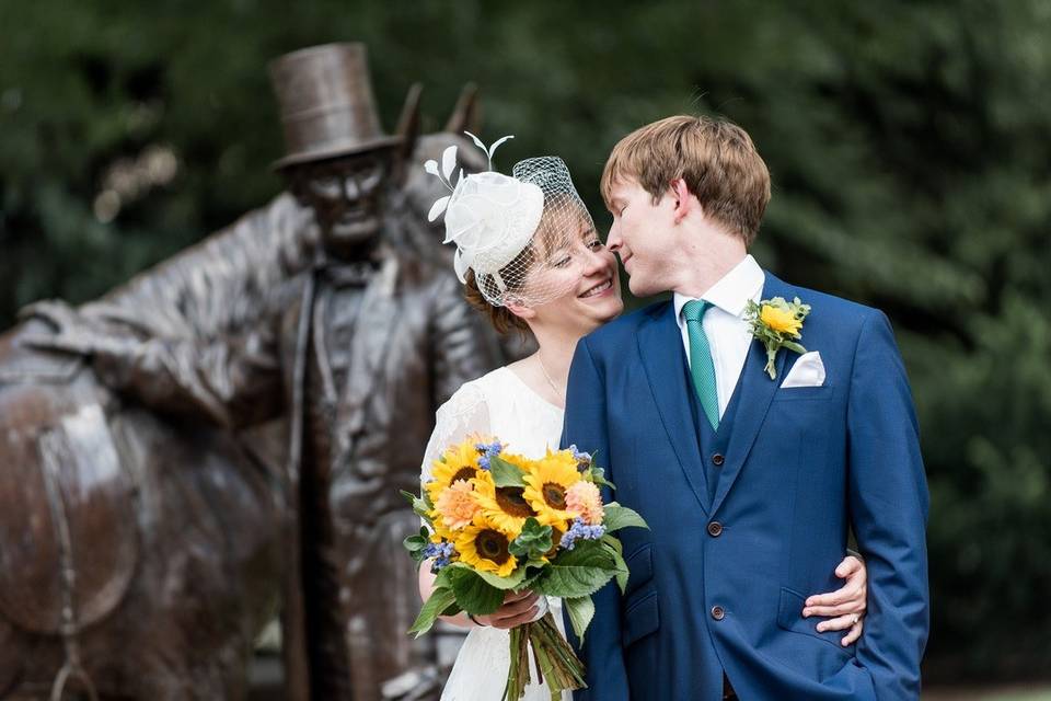 Couple with Lincoln Statue