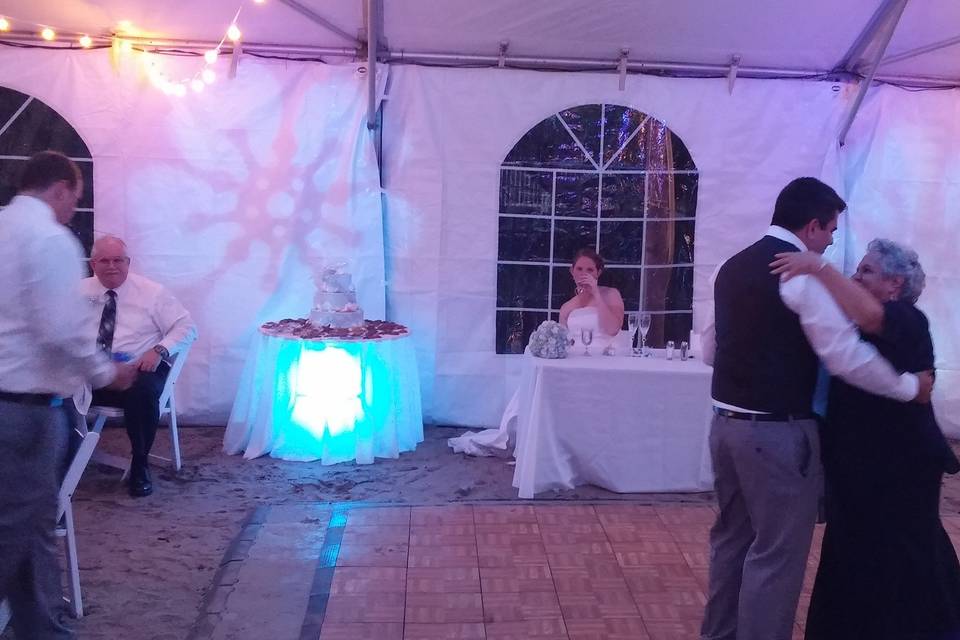 The undertable lighting can be adjusted to almost any color while the flower-like GOBO projected on the tent wall has a vast diversity of options in both color and design.