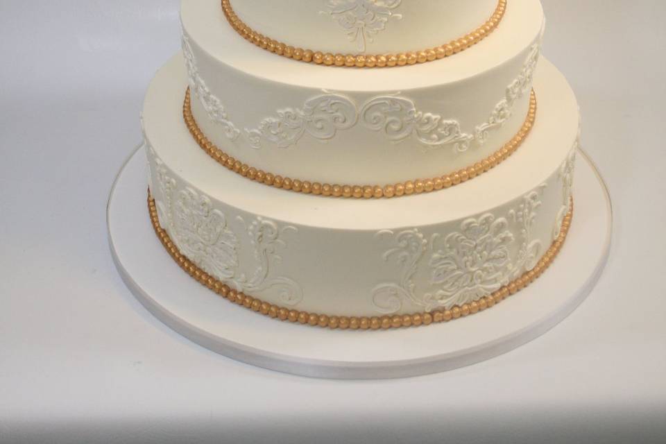 5-tier cake with gold detailing