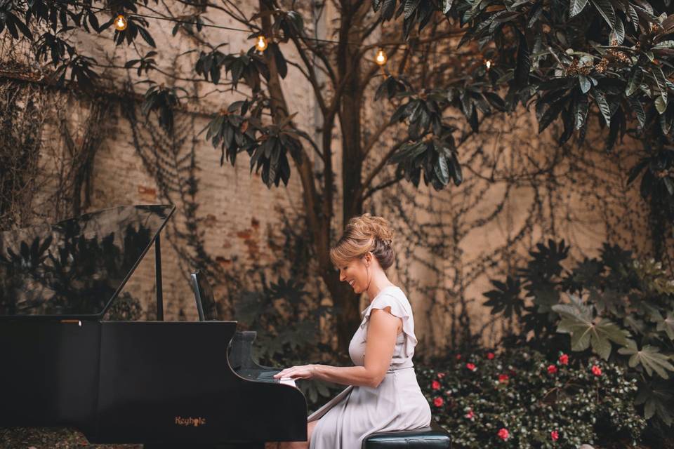 Portable grand piano