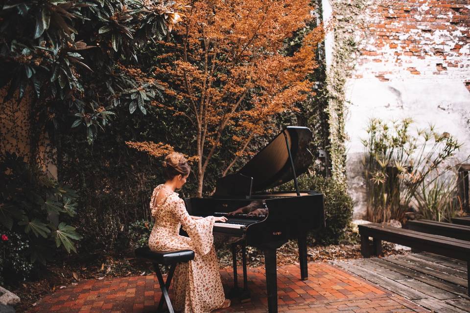 Portable grand piano