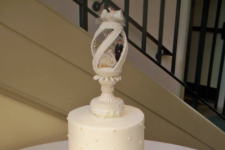 Plain white wedding cake