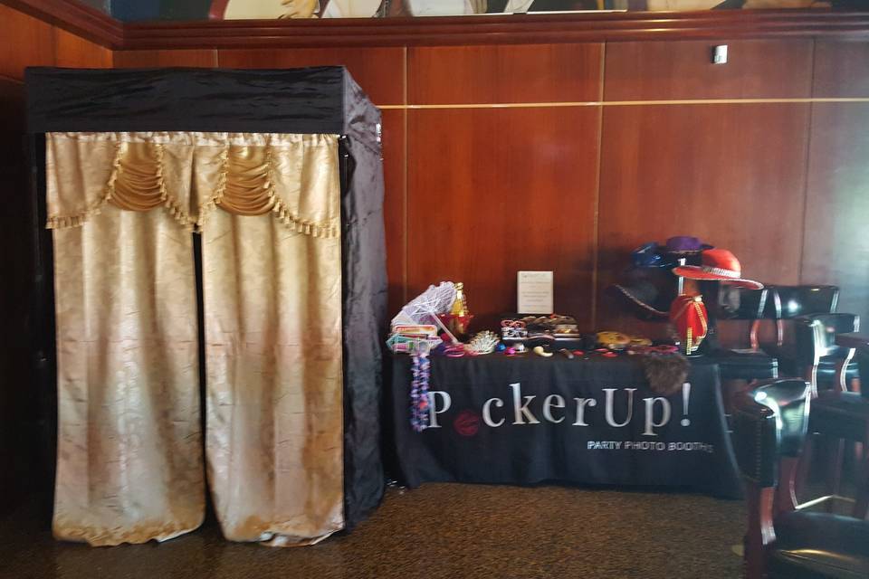 Pucker Up! Party Photo Booths