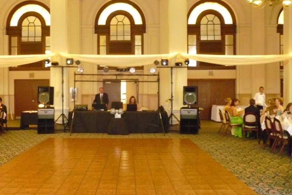 Movin' & Groovin' DJ Services