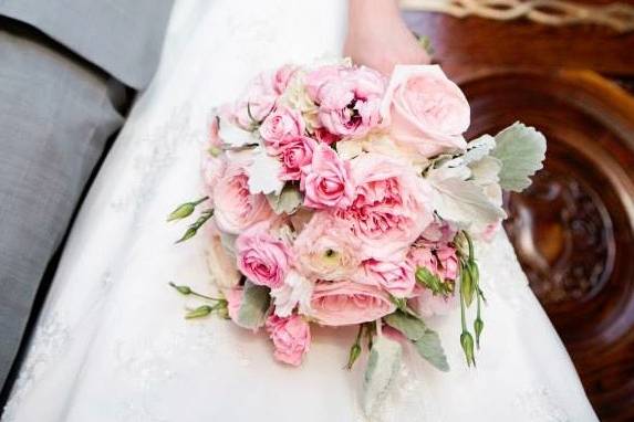 The 15 Most Popular Wedding Flowers to Inspire Your Dream Bouquet