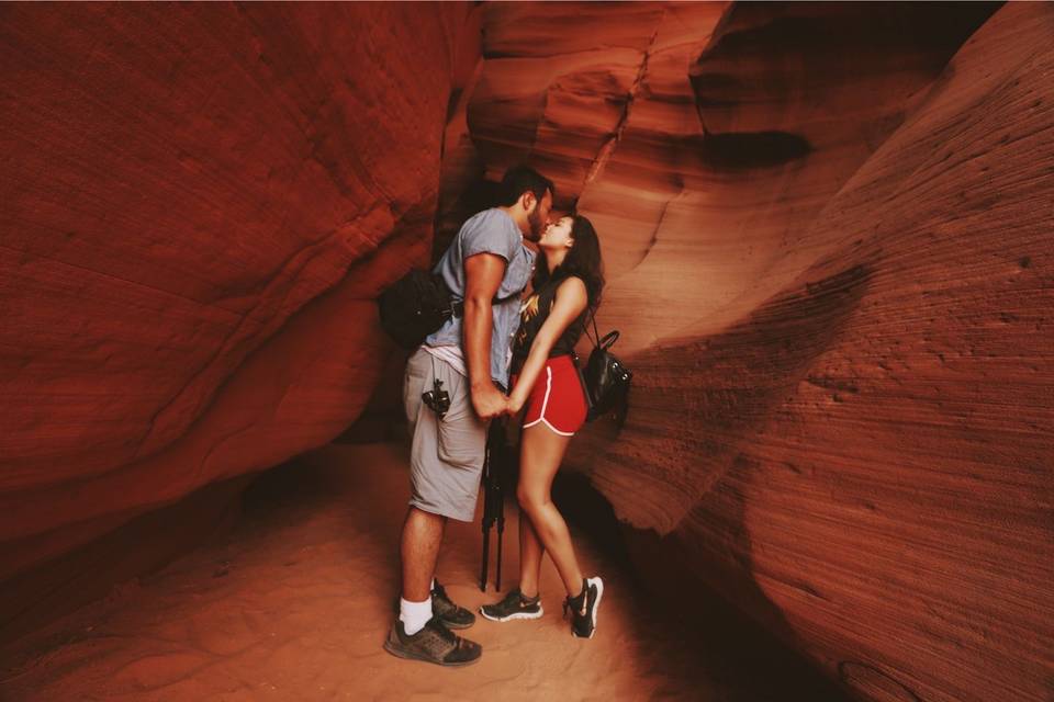 Couple shoot Antelope Canyon
