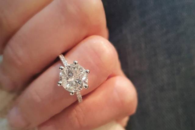 Solitaire engagement ring
