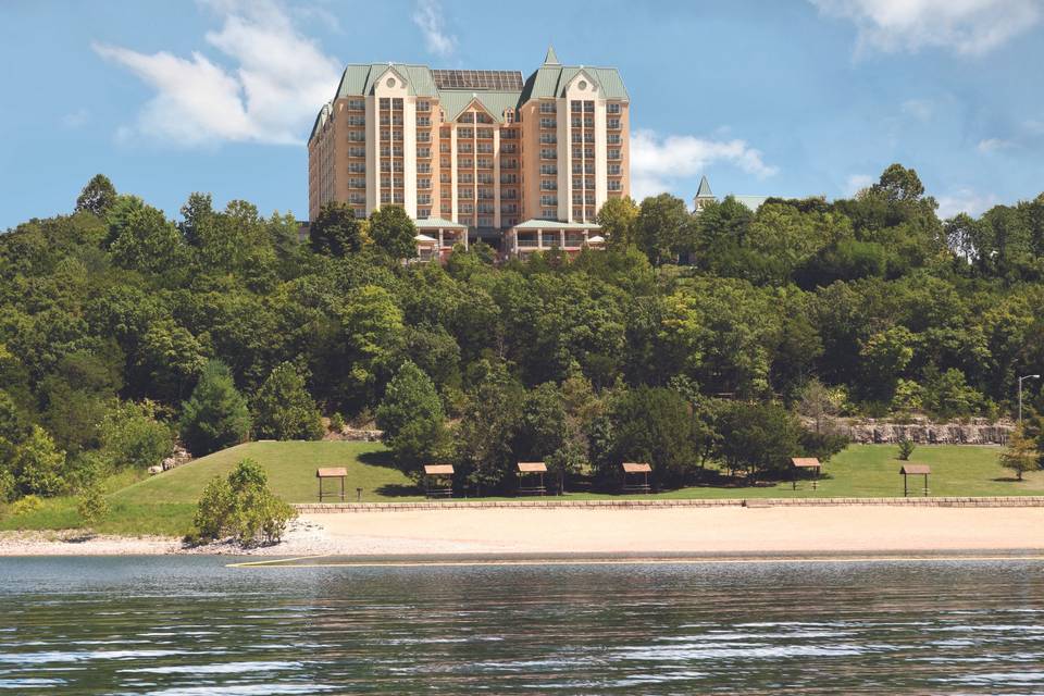 Chateau on the Lake Resort & Spa