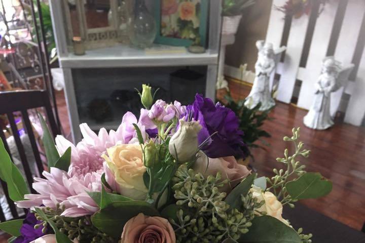 Amnesia roses, queen anne’s Lace, succulents, green hypericum berries, spider mum, lisianthus, seeded eucalyptus