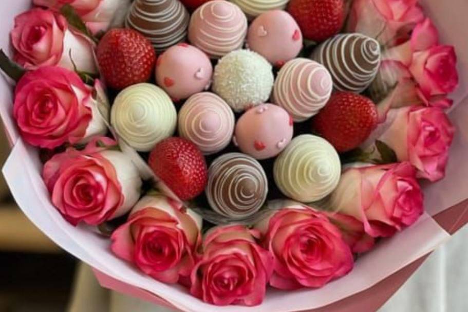 Strawberry rose bouquet