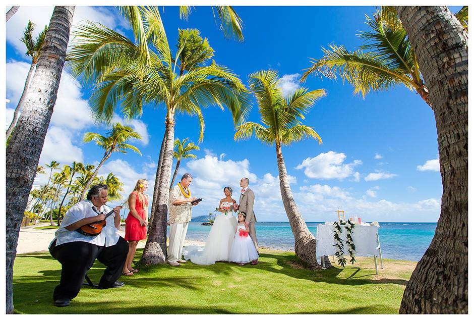 Right Frame Photography - Honolulu Wedding Photography
