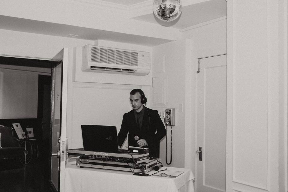 La wedding dj robbie fox