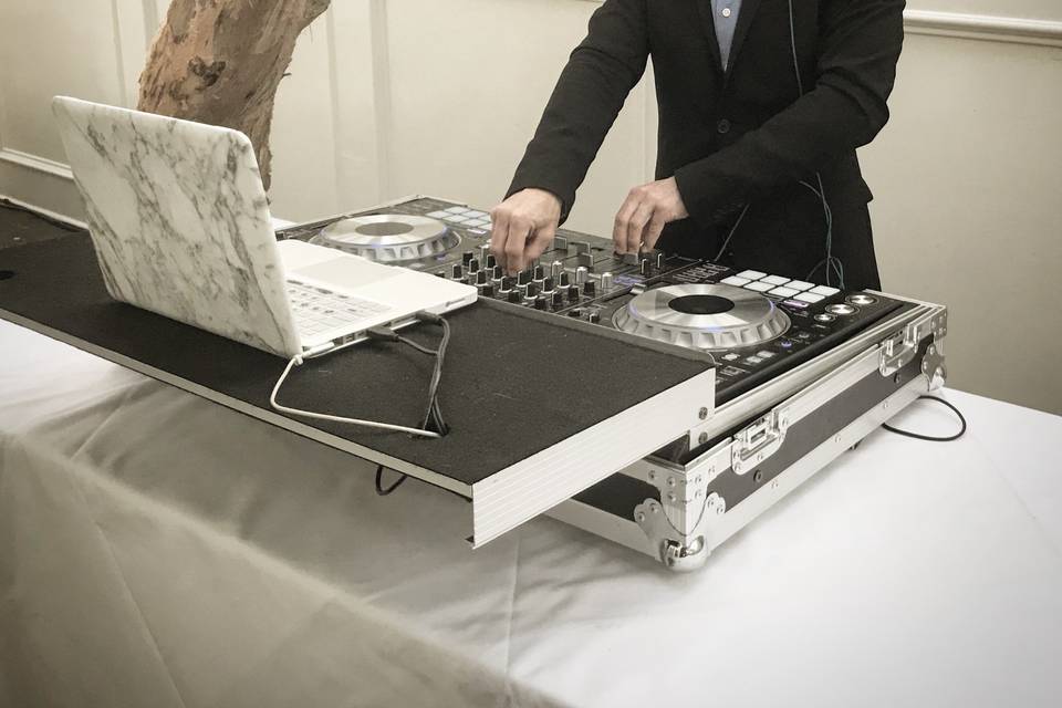 La wedding dj robbie fox