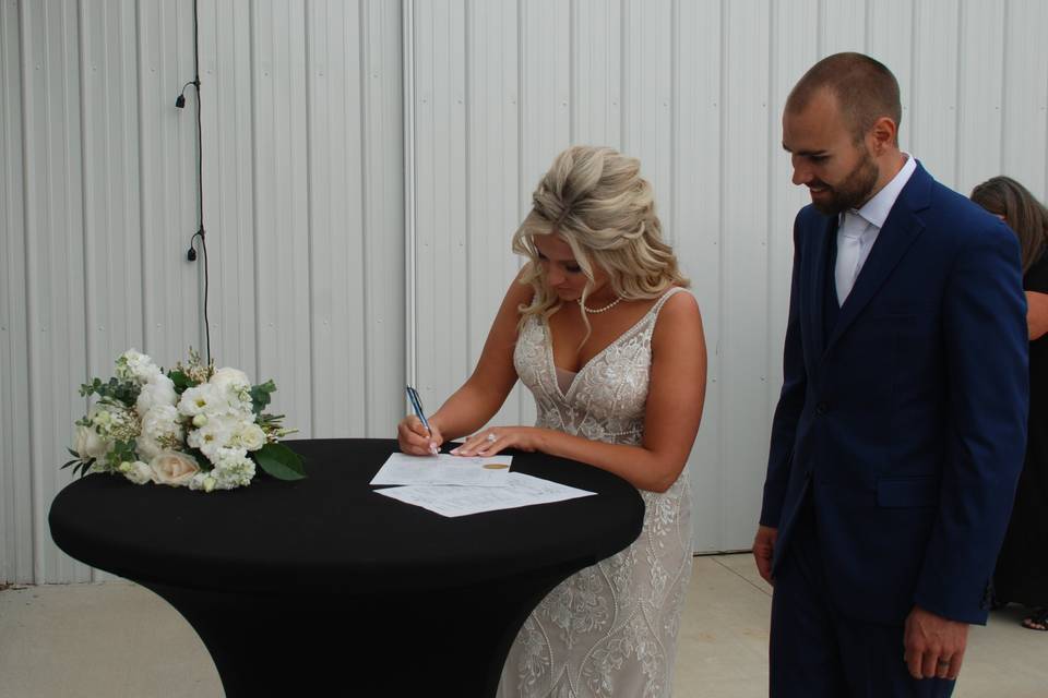 Hand In Hand Wedding Ceremonies of MI, LLC