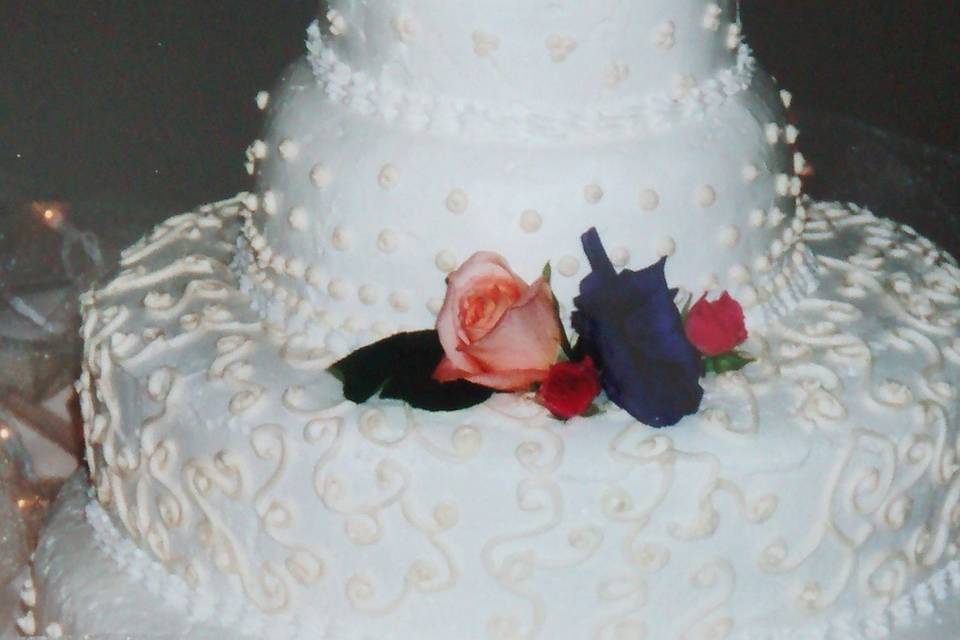 White cake with pumping design