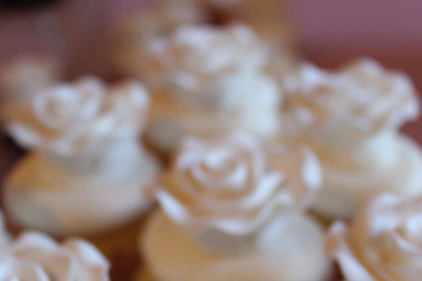 White rose cupcake