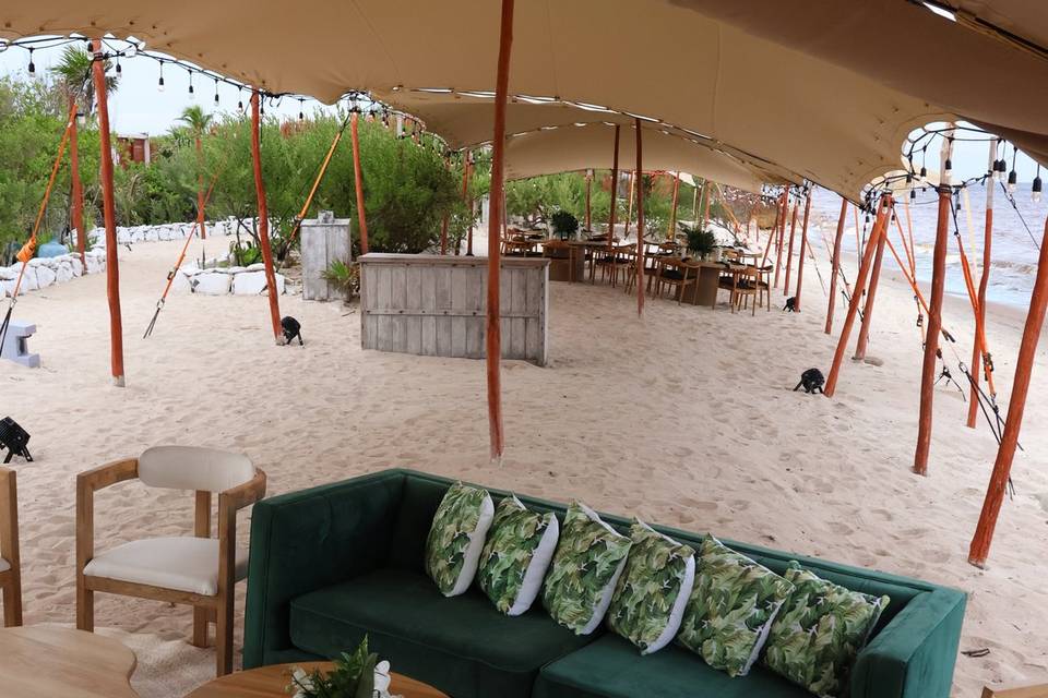 LOUNGE AREA