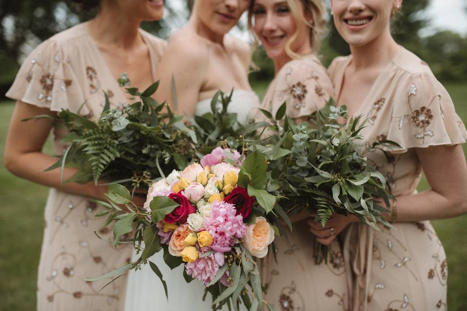 White & Greenery Summer Bouque