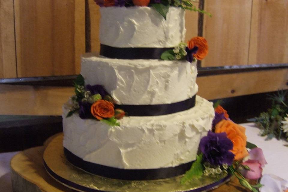 Rustic style buttercream frosting. Actual tree trunk cake base.