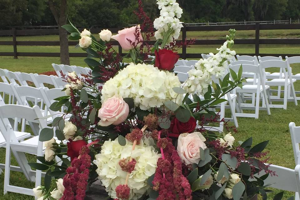 Wishing Well in Plant City has a beautiful ceremony location, we added beautiful arrangements at the end of aisle