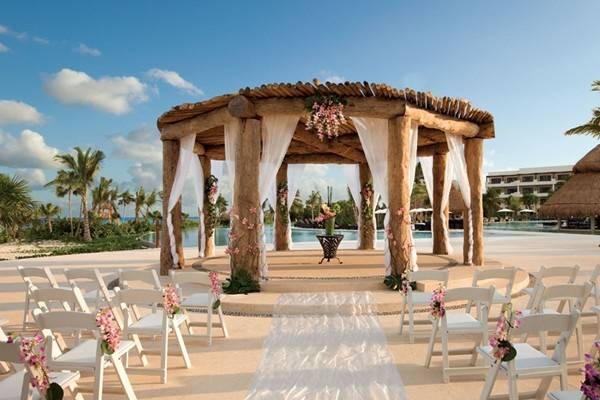 Resort wedding setup