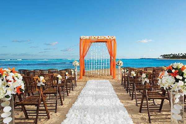 Beach wedding decor